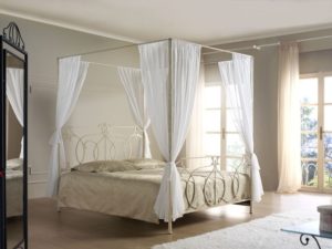 letto matrimoniale a baldacchino in ferro