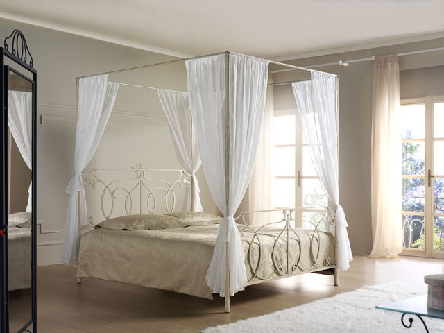 letto matrimoniale a baldacchino in ferro