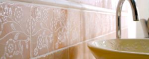 dettaglio maiolica decorativa n3 per arredare il bagno